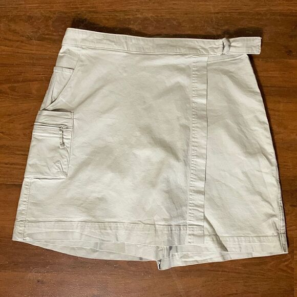 COPY - Women’s WOOLRICH size 12 khaki stretch skort shorts skirt - Picture 1 of 9